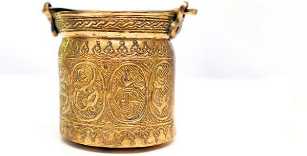 Antique Isolate gold urn